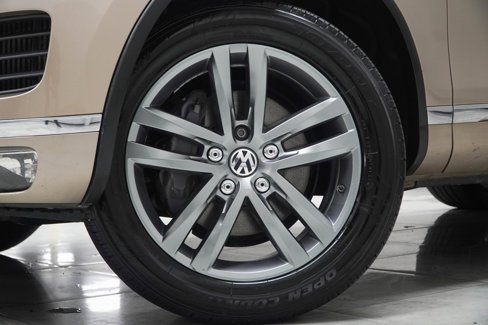 Used 2015 Volkswagen Touareg TDI image 3
