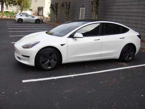 Used 2023 Tesla Model 3 Standard Range image 1