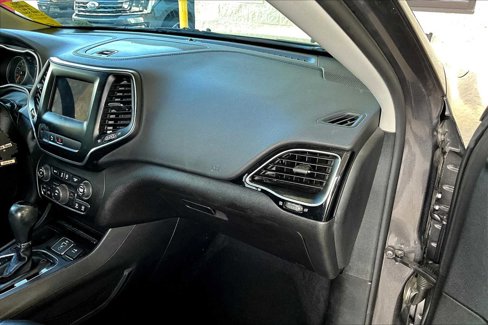 Used 2020 Jeep Cherokee Latitude Plus image 17