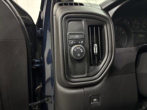 Used 2020 Chevrolet Silverado 1500 Custom w/ Custom Value Package image 34