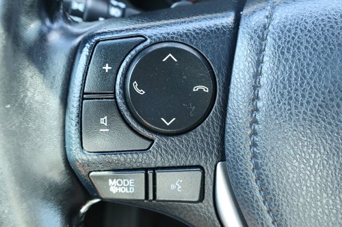 Used 2018 Toyota RAV4 SE image 13
