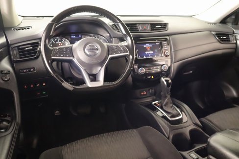 Used 2020 Nissan Rogue SV image 2