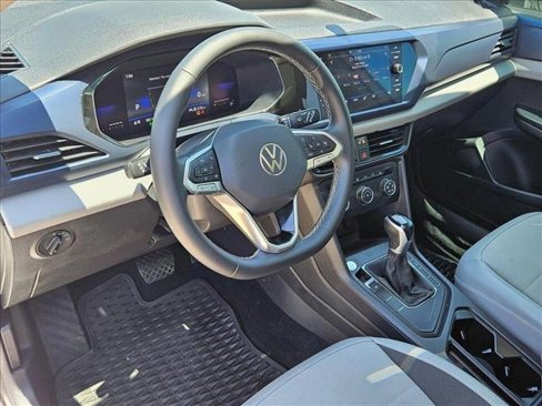 Used 2022 Volkswagen Taos SE w/ Panoramic Sunroof Package image 10