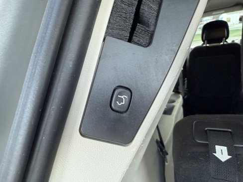 Used 2015 Dodge Grand Caravan SXT w/ UConnect Hands-Free Group image 35