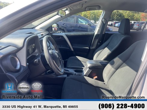 Used 2018 Toyota RAV4 LE image 15