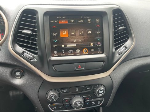 Used 2017 Jeep Cherokee Limited image 18