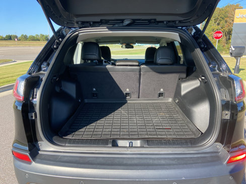 Used 2020 Jeep Cherokee Latitude Plus image 32