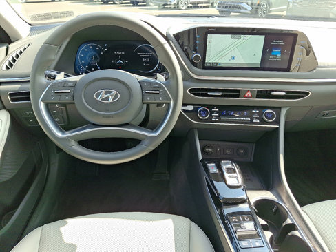 Certified 2023 Hyundai Sonata Limited w/ Preferred Accessory Package image 11