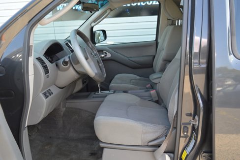 Used 2010 Nissan Frontier SE image 11