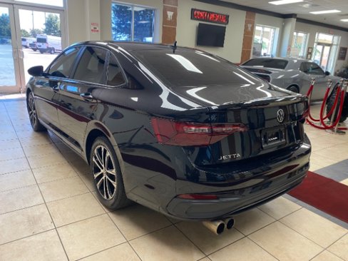 Used 2023 Volkswagen Jetta Sport image 3