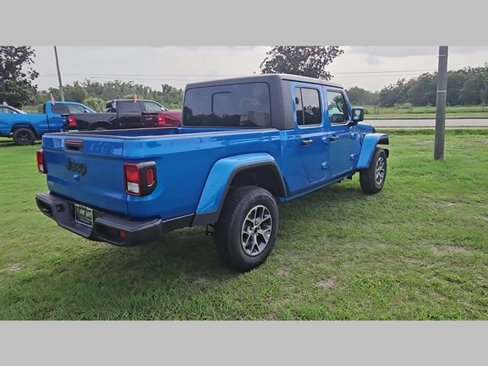 New 2025 Jeep Gladiator Sport image 23