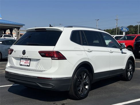 Used 2022 Volkswagen Tiguan SE w/ Panoramic Sunroof Package image 27