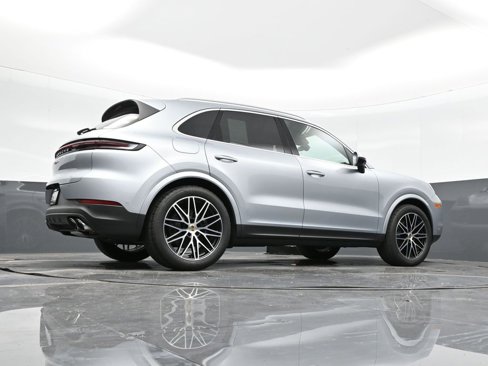 Used 2024 Porsche Cayenne image 38
