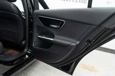 Used 2025 Mercedes-Benz C 300 4MATIC Sedan image 32