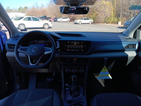Used 2024 Volkswagen Taos SE image 14