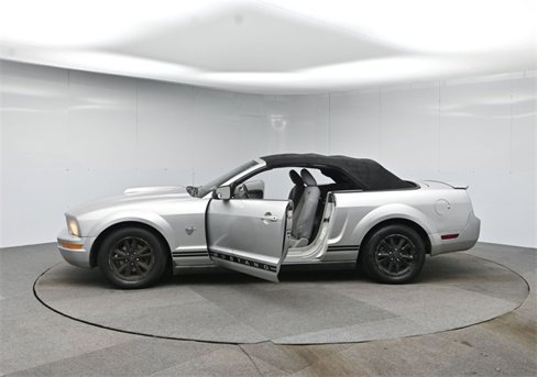 Used 2009 Ford Mustang Convertible image 40