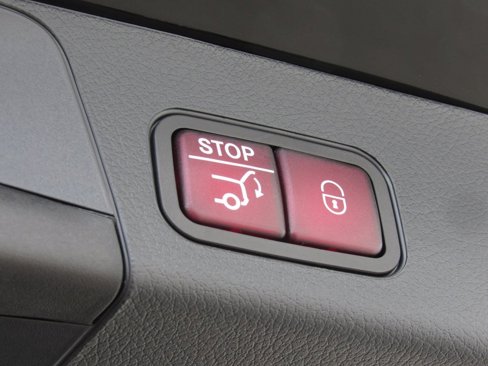 New 2025 Mercedes-Benz GLB 250 4MATIC image 23