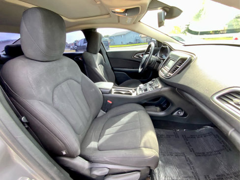Used 2015 Chrysler 200 Limited w/ Convenience Group image 25