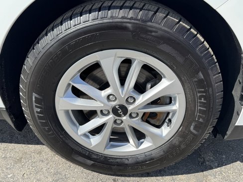 Used 2022 Kia Carnival LX image 37