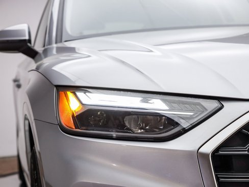 Used 2022 Audi Q5 2.0T Premium w/ Convenience Package image 5