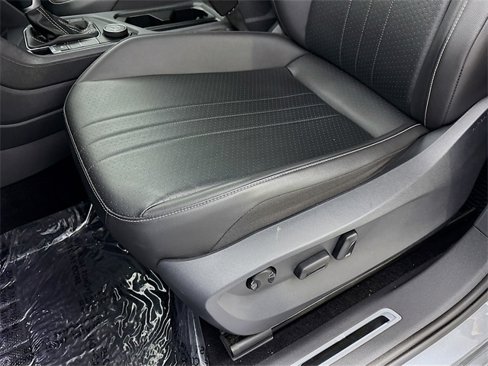Certified 2022 Volkswagen Tiguan SE R-Line image 18