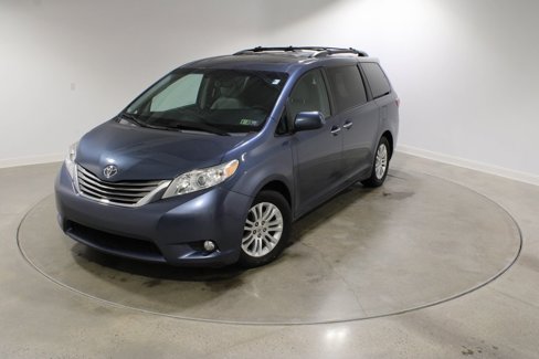 Used 2015 Toyota Sienna XLE image 1