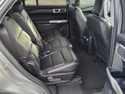 Used 2021 Ford Explorer XLT w/ Equipment Group 202A image 11