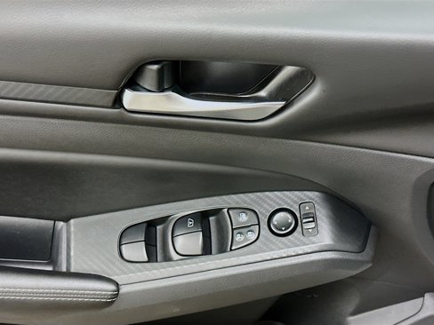 Used 2024 Nissan Altima 2.5 SV image 15