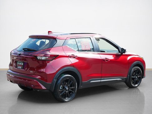 Used 2023 Nissan Kicks SR image 3