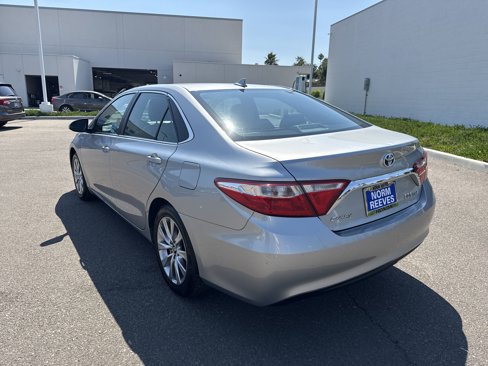 Used 2016 Toyota Camry LE image 3