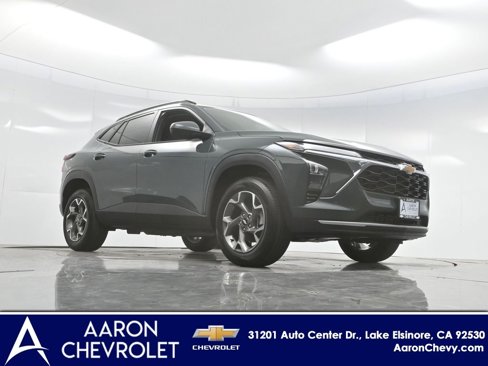 New 2025 Chevrolet Trax LT w/ Driver Confidence Package image 2