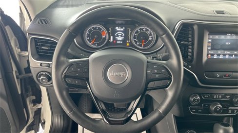 Used 2019 Jeep Cherokee Latitude Plus image 5