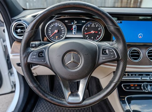 Used 2017 Mercedes-Benz E 300 4MATIC image 15