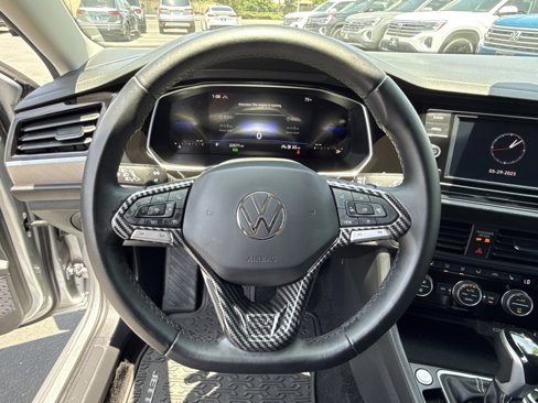 Used 2023 Volkswagen Jetta SE image 20