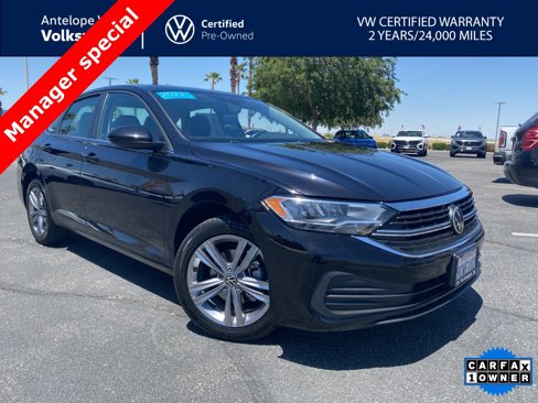 Certified 2022 Volkswagen Jetta SE image 1