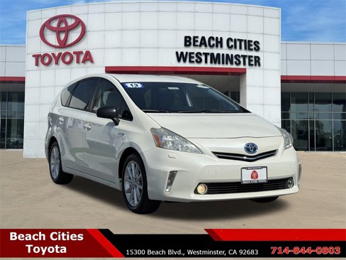 Used 2013 Toyota Prius V Five image 1