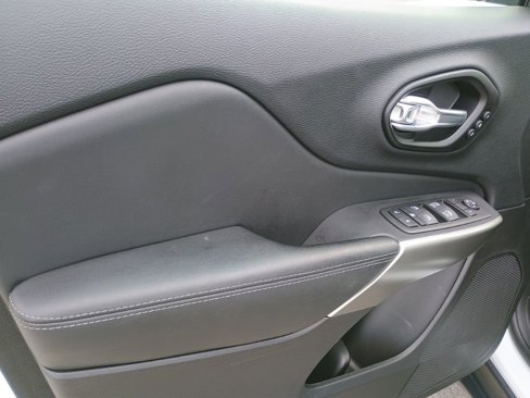 Used 2021 Jeep Cherokee High Altitude image 13