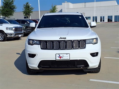 Used 2017 Jeep Grand Cherokee Altitude image 8