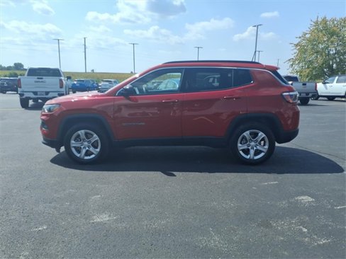 Used 2024 Jeep Compass Latitude image 8