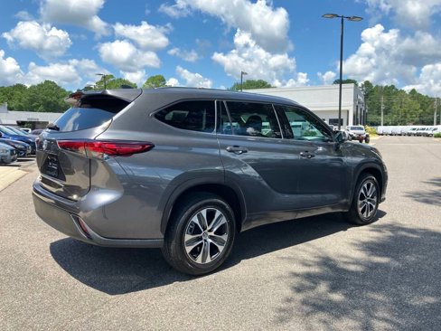 Used 2020 Toyota Highlander XLE image 12