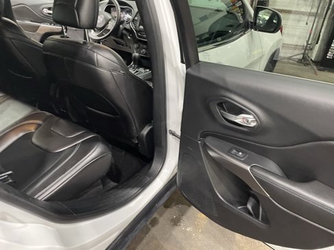 Used 2019 Jeep Cherokee Latitude Plus w/ Cold Weather Group image 21