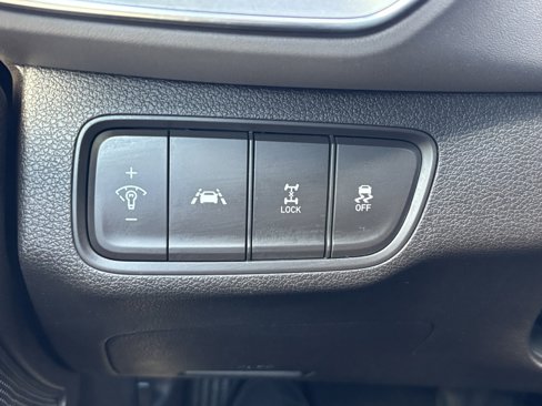Used 2020 Hyundai Santa Fe SE image 7