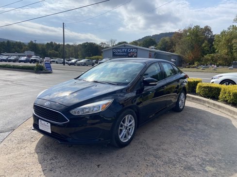 Used 2017 Ford Focus SE w/ Cold Weather Package image 3