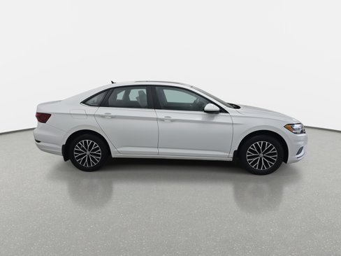 Used 2020 Volkswagen Jetta SE image 2