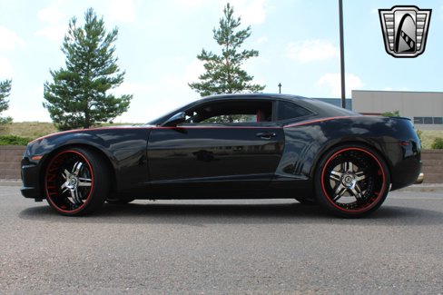 Used 2010 Chevrolet Camaro SS w/ Interior Accent Trim Package image 3