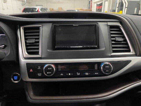 Used 2019 Toyota Highlander XLE image 28