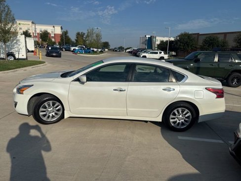Used 2014 Nissan Altima 2.5 S w/ Display Audio Package image 6