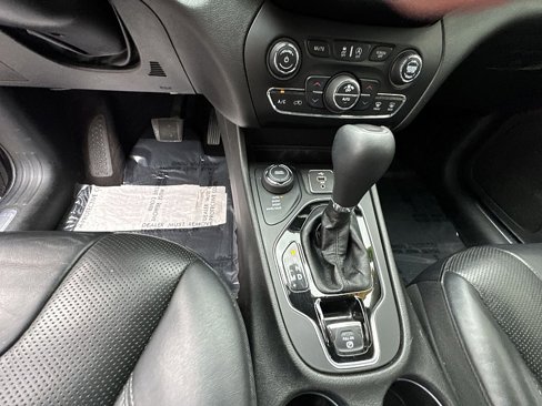 Used 2019 Jeep Cherokee Overland w/ Technology Group image 15