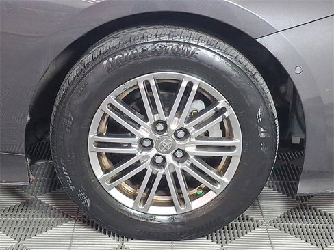 Used 2018 Toyota Prius Three image 12