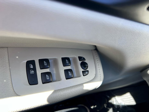 Used 2020 Volvo XC60 T5 Momentum image 23